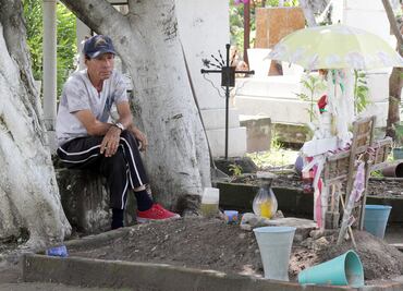 "Es la primera vez que viene tanto muerto", dicen en panteón de Atzala, Puebla