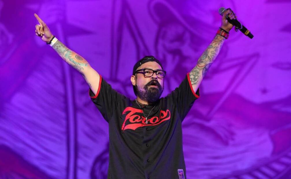 “Esta noche nos toca gritar a los que estamos hartos de tanta sangre, de su cinismo y de su corrupción”, dijo el vocalista de Panteón Rococó . Foto: EL UNIVERSAL