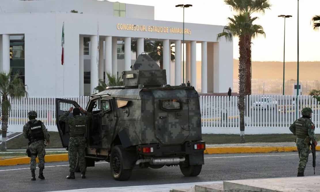 En los alrededores del Congreso del Estado cientos de militares, elementos de la Guardia Nacional y policías estatales han blindado la zona. Foto: Valente Rosas