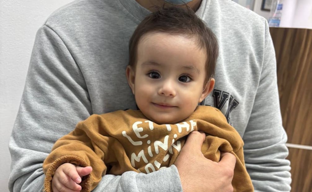 Luca fue diagnosticado con una mutación genética ultra rara llamada BCAP31 (02/03/2026). Foto: Especial