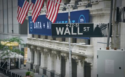 Wall Street tiene su mejor día en más de dos años, tras baja de la inflación en EU