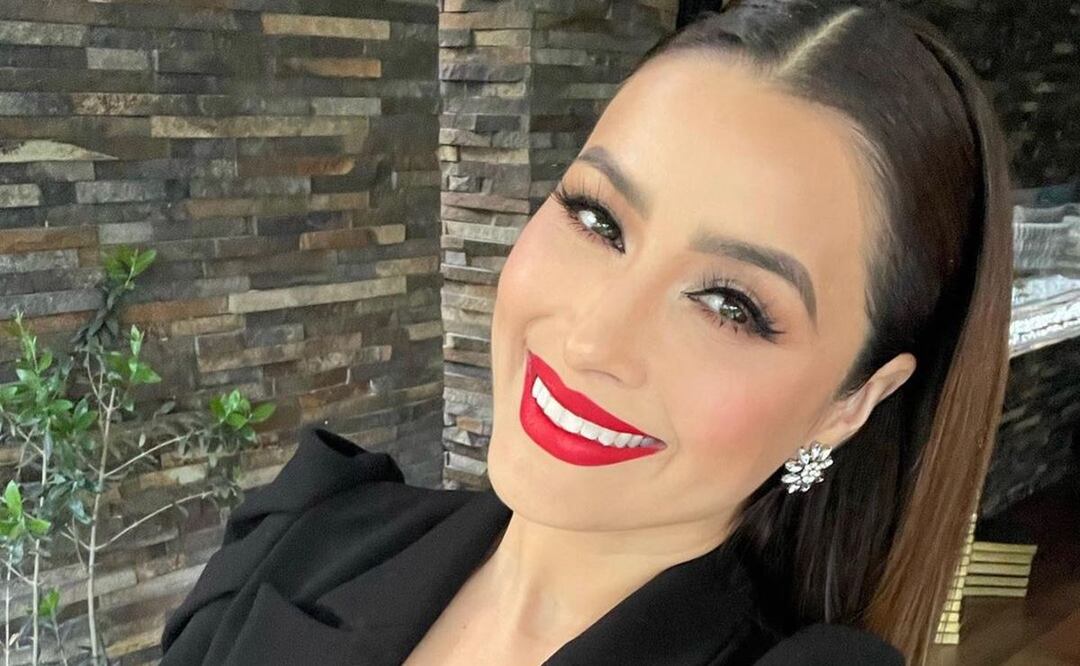 El dorado es un color poderoso y elegante para lucir en Navidad / Foto: Instagram @cynoficial