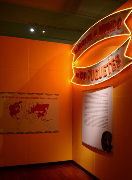 Aspectos de La vuelta al mundo en 150 juguetes. Desdibujando fronteras conceptuales". Foto: Secretaría de Cultura.