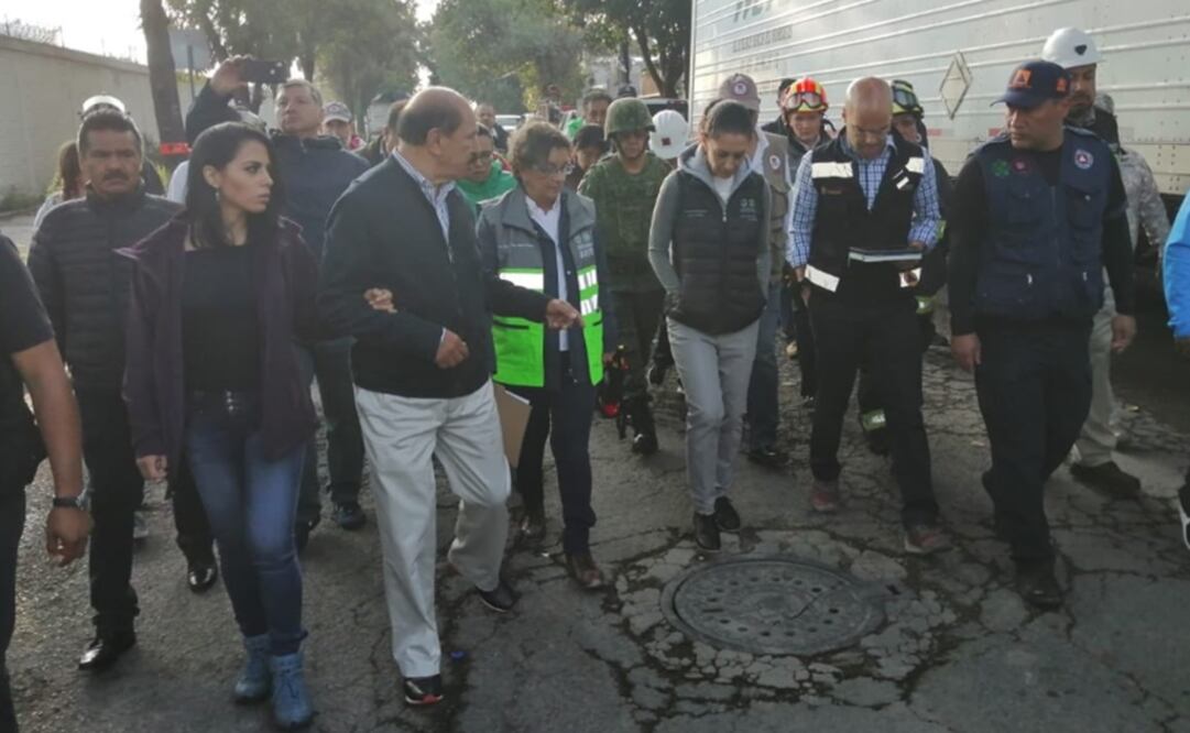 Desalojan a vecinos por trabajos en toma clandestina de Iztacalco