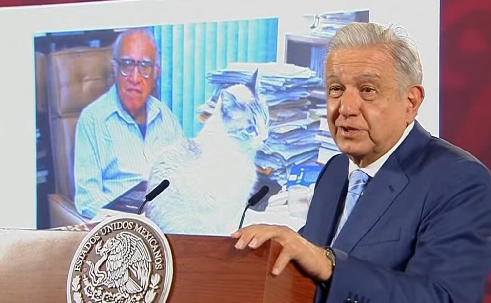AMLO recuerda al fallecido Carlos Monsiváis en su natalicio 85. Foto: Captura de pantalla
