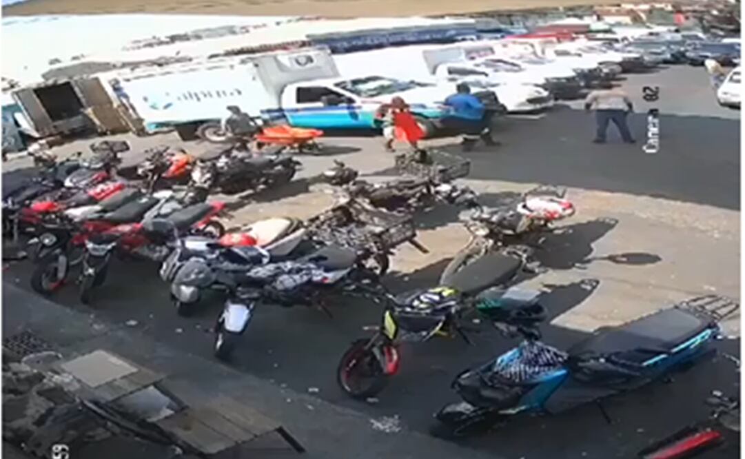 A 24 horas del doble feminicidio de dos mujeres en la zona de contenedores de basura del mercado “Adolfo López Mateos”, de Cuernavaca, surgió un video. Foto: captura de pantalla