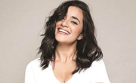 Paulina Gaitán se viste de agente