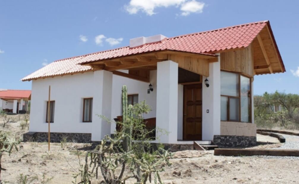 Punta Xodhé: cabañas rústicas frente a una presa en Querétaro 