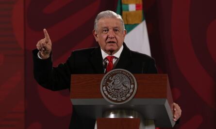 Celebra AMLO que UNAM analice regreso a clases presenciales