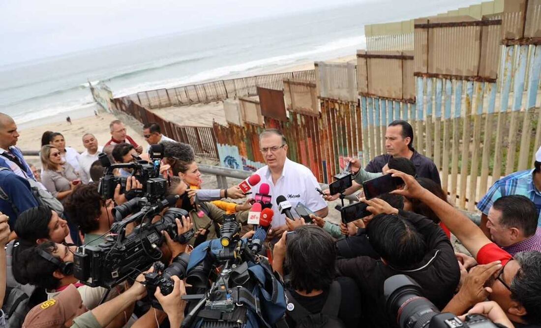 Marcelo Ebrard habló sobre las dificultades del muro fronterizo que divide a México con Estados Unidos. Foto: Especial