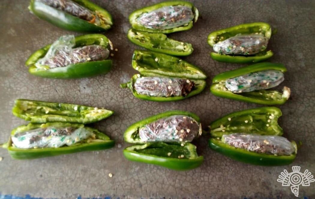 Intentan ingresar chiles rellenos de marihuana a penal de Puebla