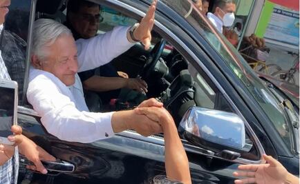Ya no pude más y tuve que bajar el vidrio para saludar a la gente: AMLO