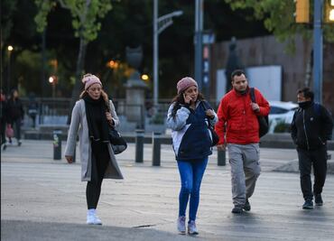 FOTOS: Capitalinos no dejan los abrigos y bufandas; seguirá el frío en la CDMX