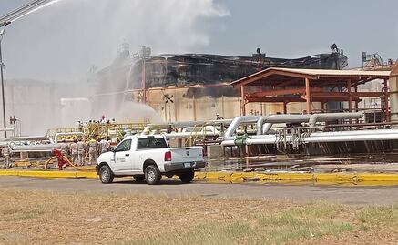 Estiman pérdidas superiores a los 100 mdp tras incendio en refinería de Salina Cruz