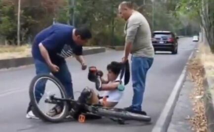 Tras video viral, dan de baja a trabajadores de Semovi por golpear a ciclista