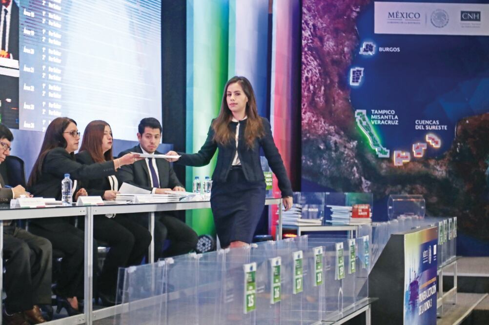 Aspecto de la primera licitación de la Ronda 3, proceso mediante el cual se adjudicaron 16 de las 35 áreas y en la que Pemex obtuvo siete contratos. Foto: ALEJANDRO ACOSTA. EL UNIVERSAL