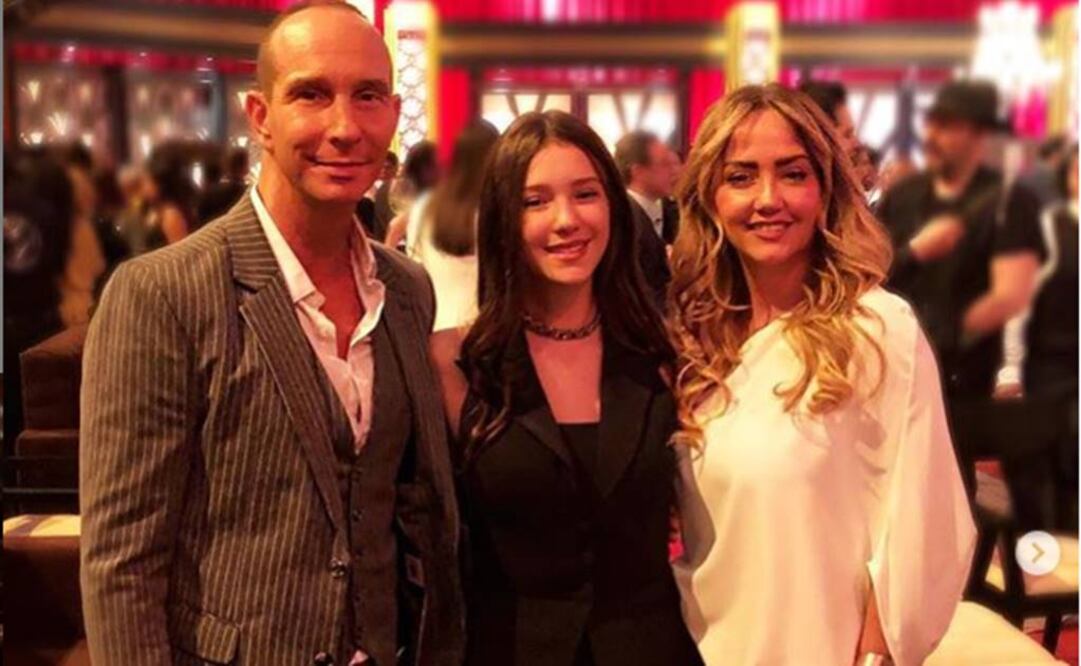 Mía Rubín con sus padres. Foto:Instagram 