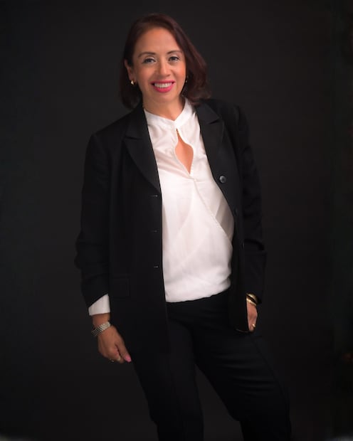 Sandra Flores explica que muchos hombres se hacen pasar por fotógrafos de la revista para contactar a mujeres, tomarles fotos y venderlas en plataformas digitales. Cortesía.