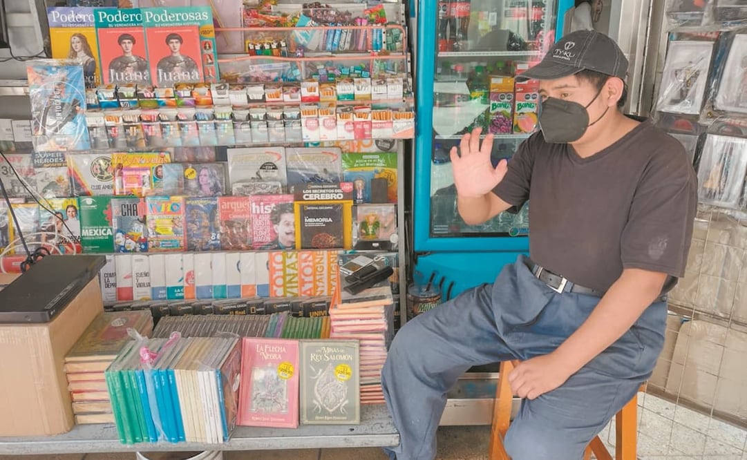 Desde su local de libros y revistas, Jaime Gómez confesó que, de plano, no fue a votar porque simplemente no le interesa. Foto: Antonio López. EL UNIVERSAL