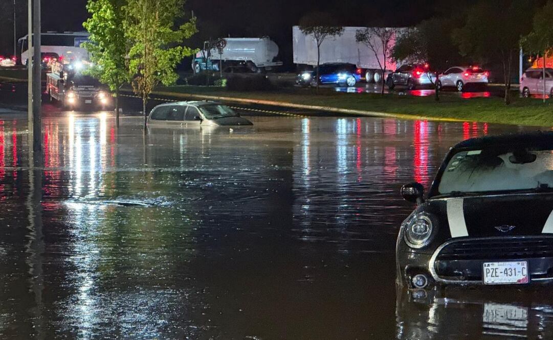 Uno de los puntos más afectados fue la zona del bajopuente ubicado en la carretera México-Toluca, a la altura de la caseta de Chamapa. Foto: Especial
