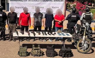 Detienen a 5 civiles armados tras persecución en Culiacán; les decomisan cargadores abastecidos y chalecos tácticos