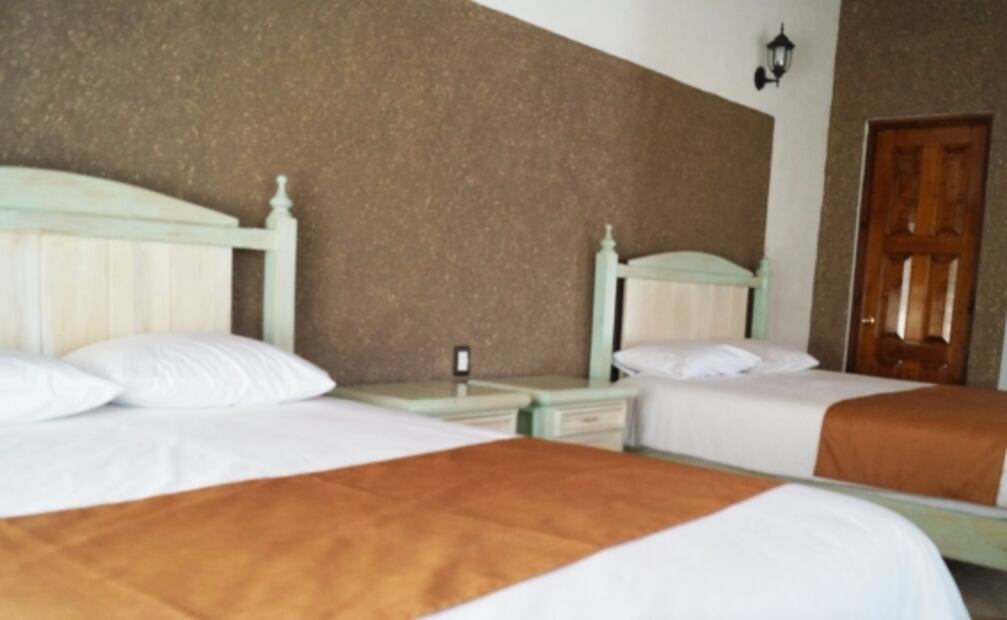 Punta Xodhé: cabañas rústicas frente a una presa en Querétaro 