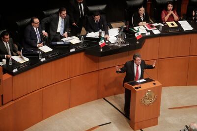 Crónica. Reforma educativa se desmorona para senadores priístas