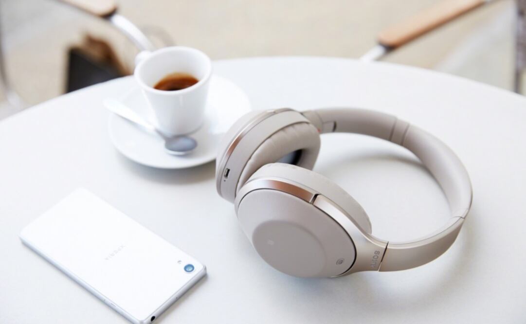 Los auriculares se ajustan dependiendo de las características de las personas como el tamaño de su cabeza, el cabello o si usan  anteojos