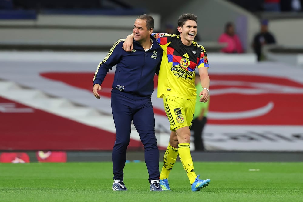 André Jardine e Israel Reyes en festejo de gol, durante la fase regular del torneo Clausura 2026 - Foto: Imago7