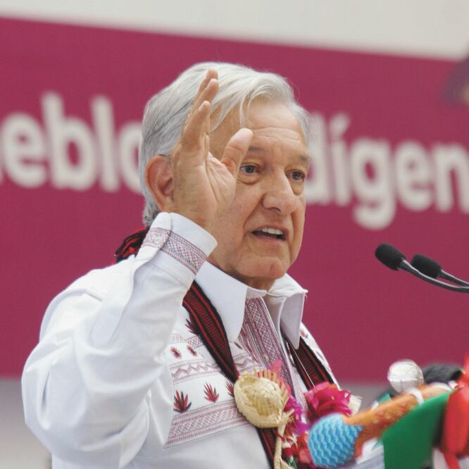 López Obrador afirmó que el programa Jóvenes Construyendo el Futuro y el apoyo a adultos mayores tendrán prioridad en las comunidades indígenas. Foto: EDWIN HERNÁNDEZ. EL UNIVERSAL