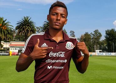 Mexican football player kills newlyweds in crash