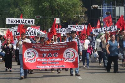Llaman en el Zócalo a una "reconstrucción nacional"