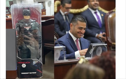 No es un pájaro ni un avión, es ¡Súper Harfuch!; así luce el muñeco del exsecretario de Seguridad