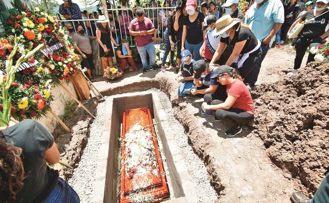 Durante el servicio fúnebre hubo mucho temor de los asistentes, pero también un fuerte reclamo para que las autoridades aclaren el crimen.