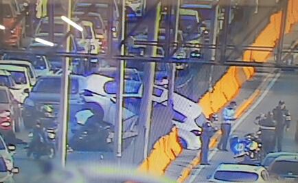 Captan cuando auto choca y vuelca sobre otro cerca del Aeropuerto