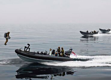 Marina de Reino Unido prueba trajes voladores tipo "Iron Man" para soldados