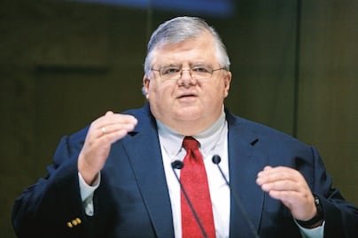 Carstens sigue hasta noviembre en Banxico