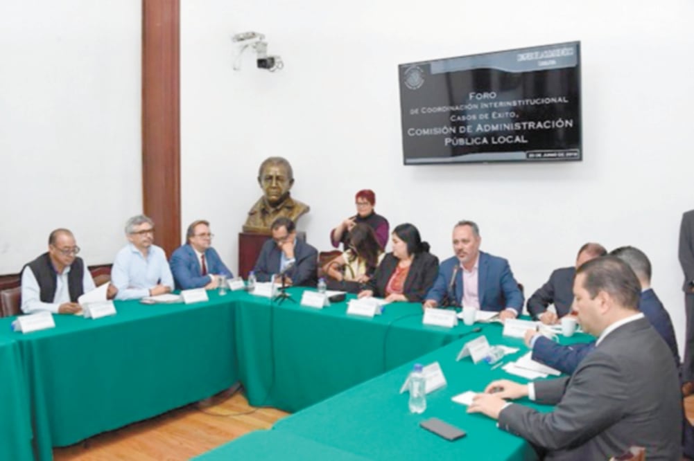 Diputados locales de Morena y expertos en seguridad durante el Foro de Coordinación Interinstitucional. Casos de Éxito. Foto/ESPECIAL