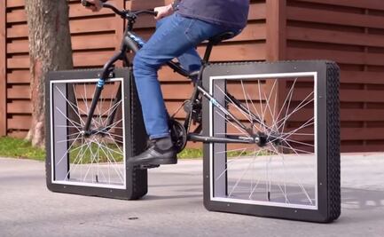 La bici de ruedas cuadradas existe y así funciona
