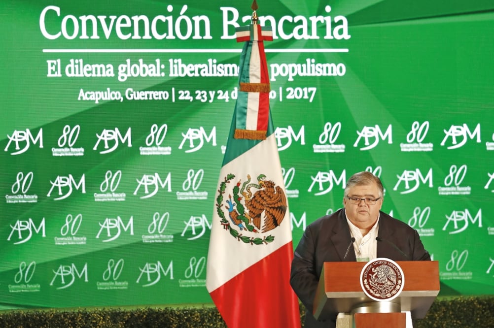 Agustín Carstens, gobernador del Banco de México, fue el personaje que más aplausos recibió durante la 80 Convención Bancaria (YADÍN XOLALPA. EL UNIVERSAL)