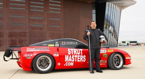 Hombre ciego intentará romper récord de velocidad en un auto