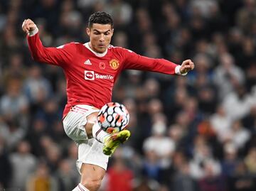 Cristiano Ronaldo marca espectacular gol con el Manchester United ante el Tottenham