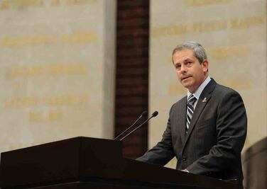 PAN ofrece a AMLO votos en el Congreso para reducir precio de gasolina 