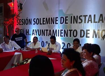 Nuevo alcalde de Motul, Yucatán, toma posesión a oscuras