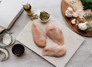 Cómo darle sabor a las pechugas de pollo