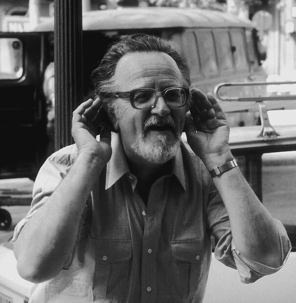 José Donoso Yáñez (Santiago, 5 de octubre de 19241 - 7 de diciembre de 1996) fue un escritor, profesor y periodista chileno que formó parte del llamado "Boom latinoamericano" de los años 1960 y 1970. Recibió el Premio Nacional de Literatura en 1990.