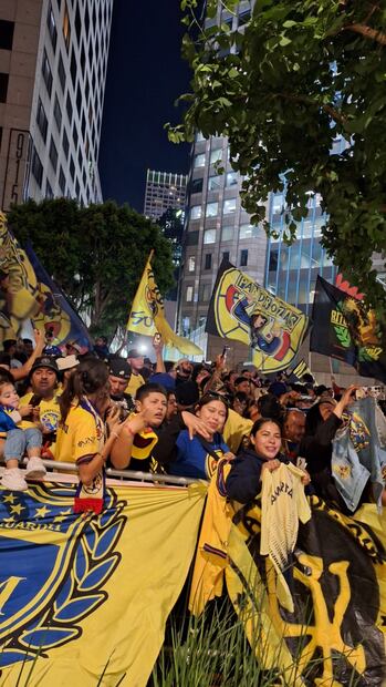 Así fue la serenata de los aficionados del América a sus jugadores / Fotos: Sebastián García - EL UNIVERSAL