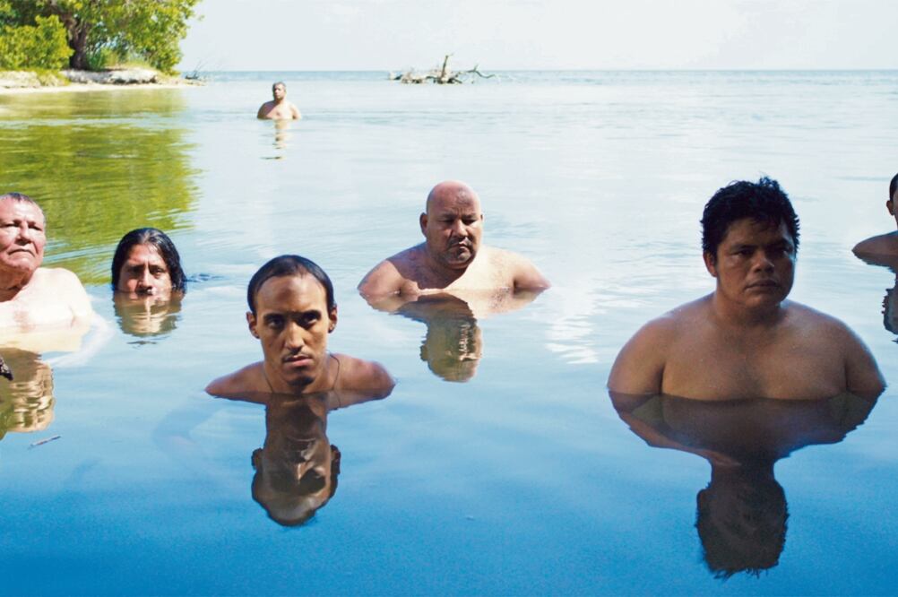 Gabino Rodríguez, tercero de izquierda a derecha, protagoniza el nuevo filme de Rubén Imaz (AXOLOTE CINE)