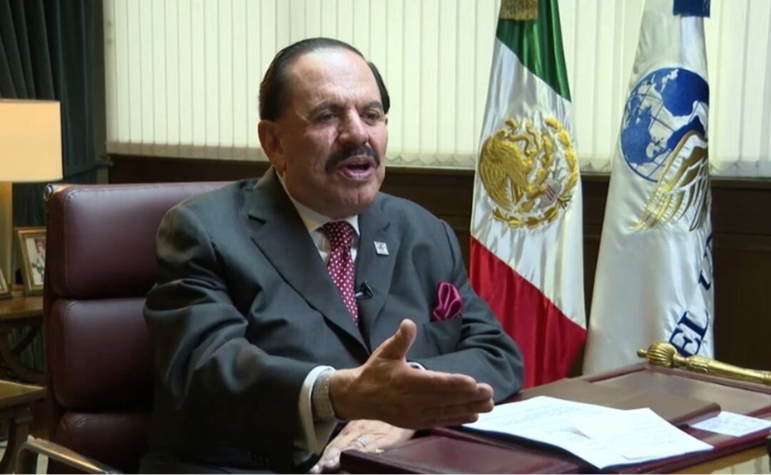 Juan Francisco Ealy Ortiz en entrevista con Leonardo Curzio en ADN 40. Foto: ADN 40