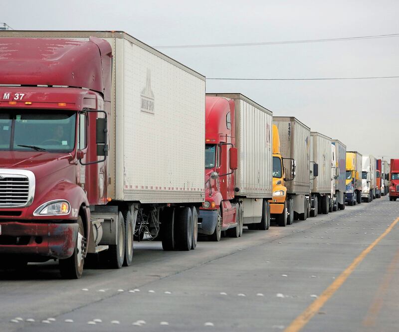 La Alianza Mexicana de Organizaciones de Transportistas rechaza los permisos a los doble remolque y alegan que son competencia desleal. ARCHIVO EL UNIVERSAL